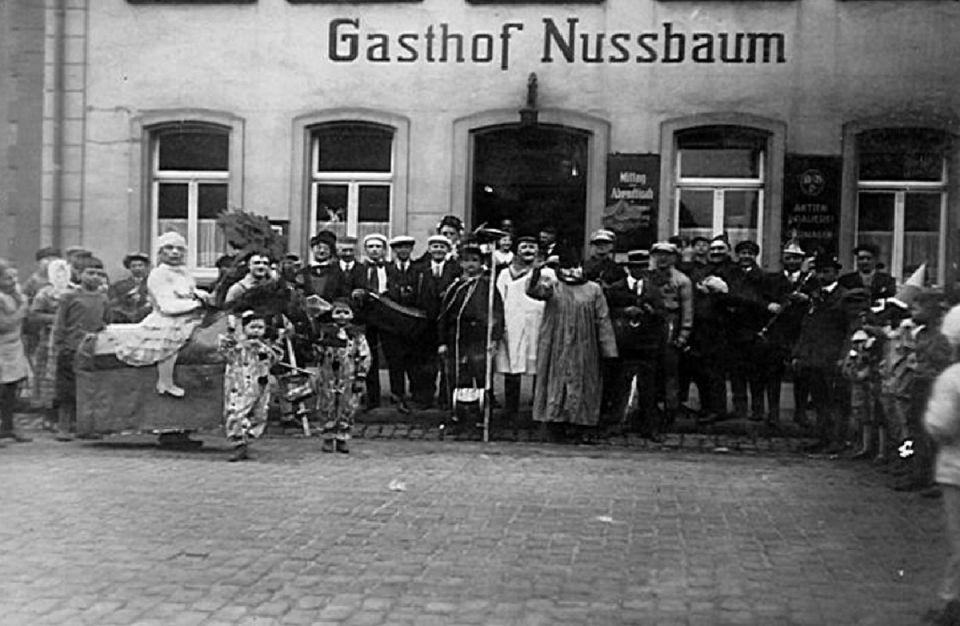 Die Wenkbüggele 1948 nach der Gründung vor dem Gasthof Nussbaum, dem späteren Ratskeller